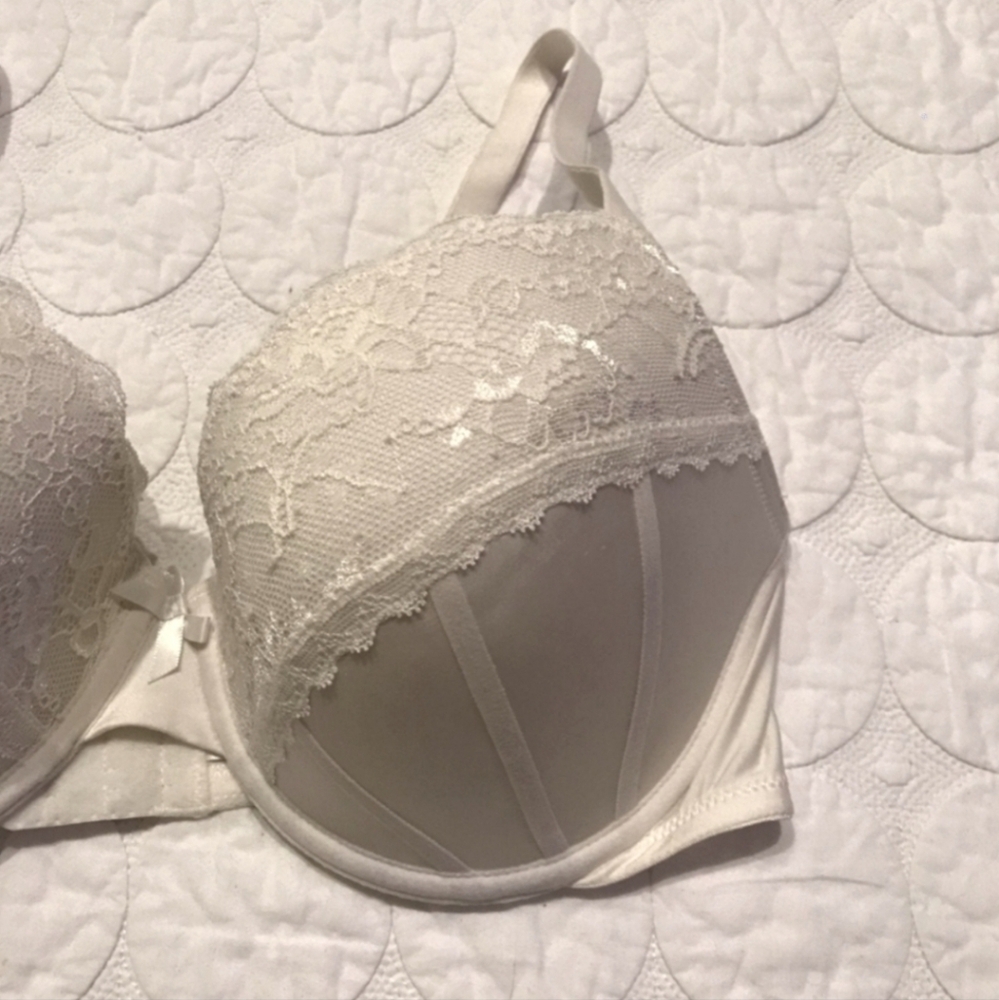 NWOT. Apt. 9 Underwire Push Up Bra. 38C.